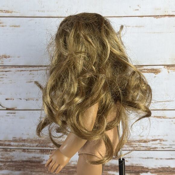 AMERICAN GIRL DOLL Tan Skin, Green Eyes, Light brown Hair Leah Clark - Picture 9 of 10